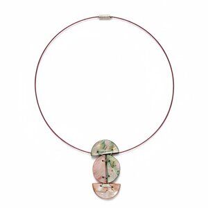 CREATION - Short Memory wire Multicolor Pendant Necklace - nacre pendant